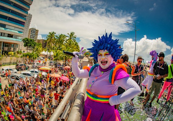 Prévias carnavalescas animam a cidade Maceió com blocos e muito frevo; confira a programação