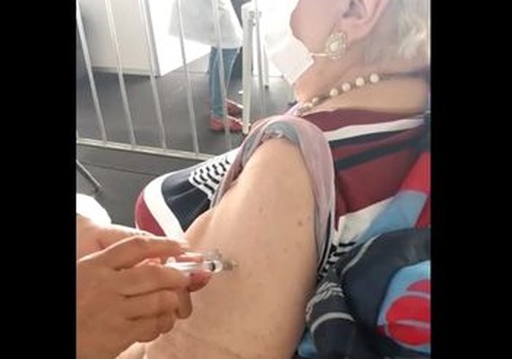 Família de idosa denuncia fraude na aplicação de vacina contra Covid-19