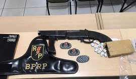 Suspeito de homicídio é preso com arma do crime