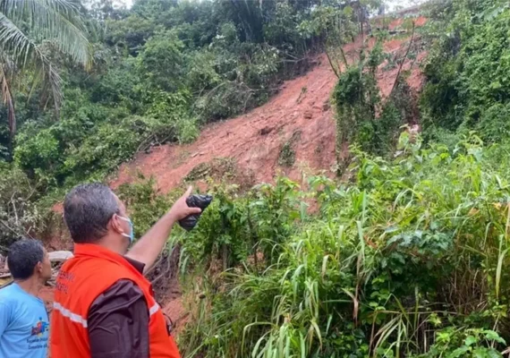 Defesa Civil emite alerta para risco de deslizamento de barreira em Maceió