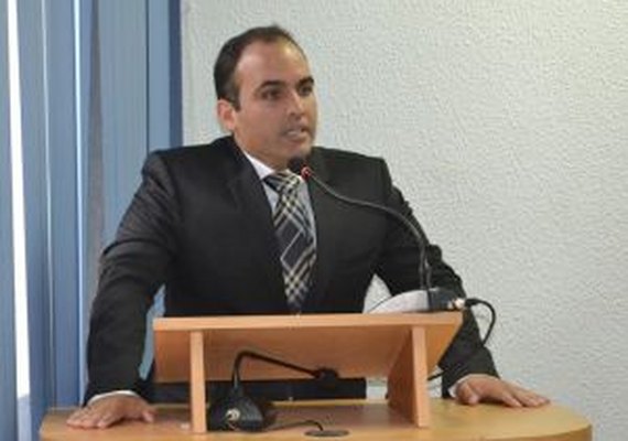 Prefeito alagoano devolve dinheiro que economizou em obra