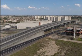 Renan promete viadutos para destravar trânsito no Benedito Bentes e Litoral Norte