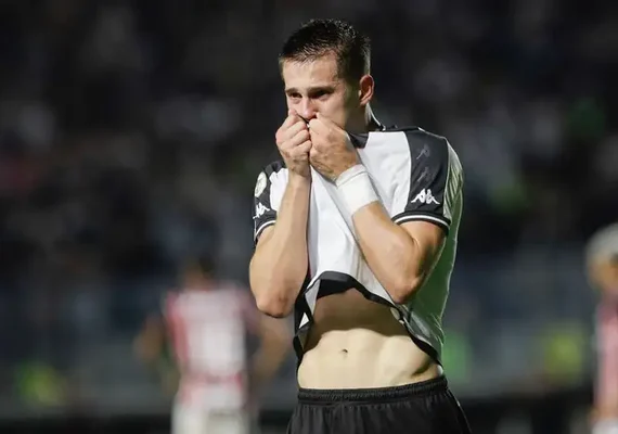 Estrella treina separado no Vasco após retorno antecipado do empréstimo ao CRB