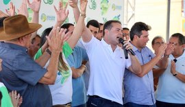 Governo de Alagoas entrega tratores a 14 municípios sertanejos