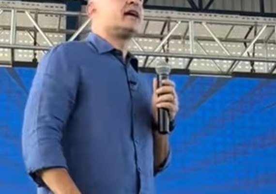 “Neutro é shampoo de neném, eu sou Lula”, diz Renan Filho em evento da Uneal