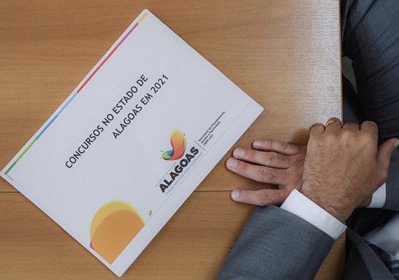 Governador anuncia concursos com cerca de 5 mil vagas em 2021