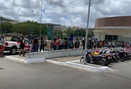 Sem sucesso: servidores da educação de Arapiraca continuam na tentativa de um diálogo com o prefeito