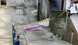 Jovem é assassinada a tiros no meio da rua no Ouro Preto