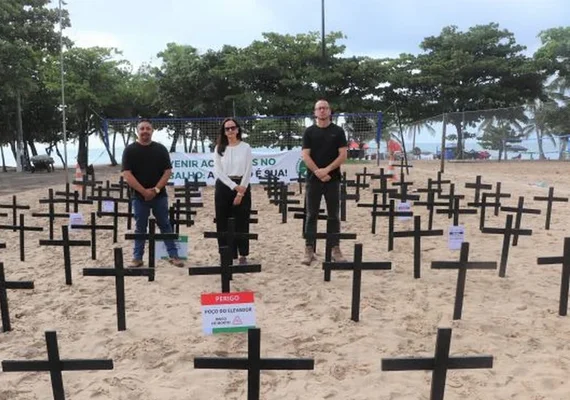 Ato simbólico na orla de Maceió dá início à campanha do Abril Verde em Alagoas