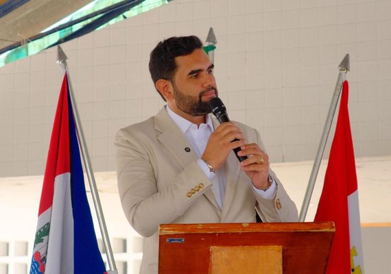 Piranhas entrega títulos e garante moradia legal a famílias