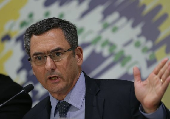 Governo pode adiar reajuste dos servidores, diz ministro da Fazenda