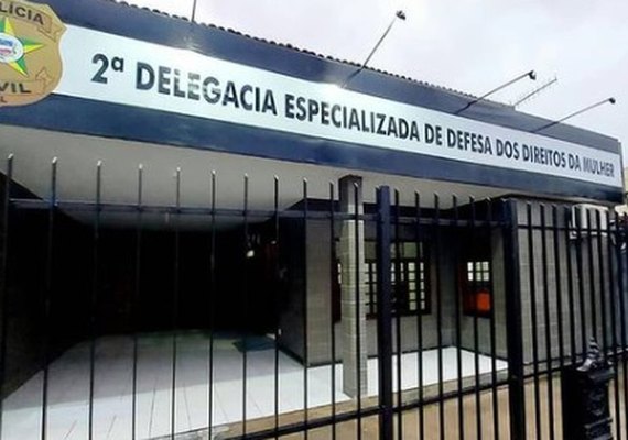 Acusado de esfaquear mulher é preso ao procurar saber da vítima em delegacia