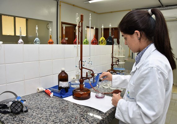 Técnicos de laboratórios da Casal são capacitados em análise da qualidade da água