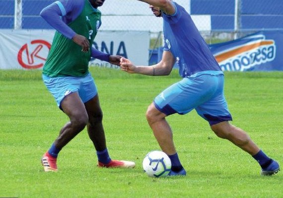 Reforços já formam a base titular do CSA nos treinos