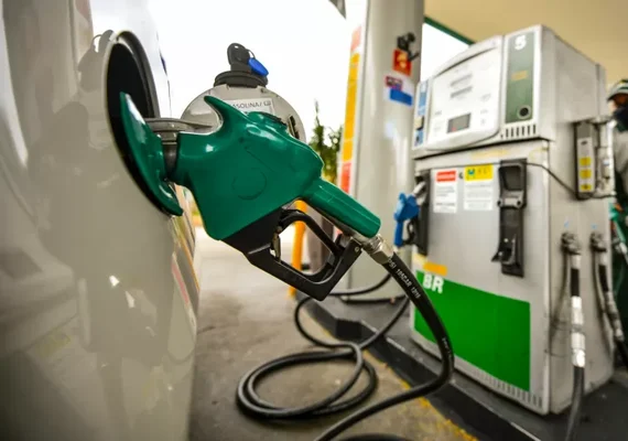 Preço da gasolina começa segunda metade do ano próximo de R$ 6,00