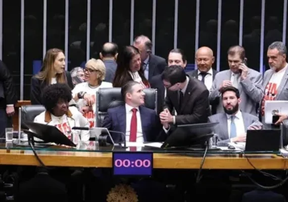 Câmara aprova PEC que reduz jornada e enterra escala 6x1