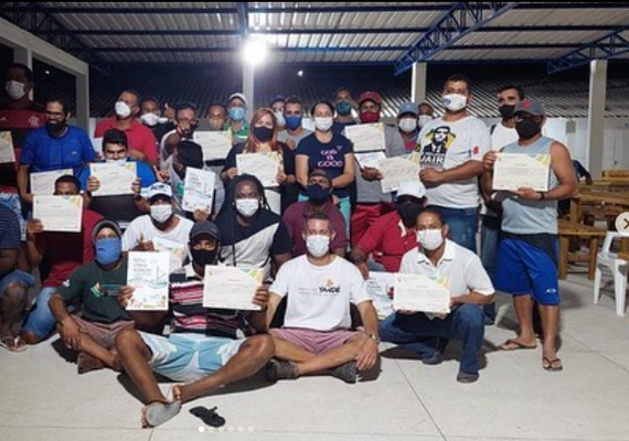 Porto de Pedras finaliza a primeira turma em curso de educação para jangadeiros