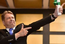 Deputado diz que estudantes de cidade da boate Kiss 'merecem ser queimados vivos'