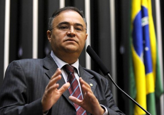 Ex-deputado João Caldas é internado com suspeita de problemas cardíacos