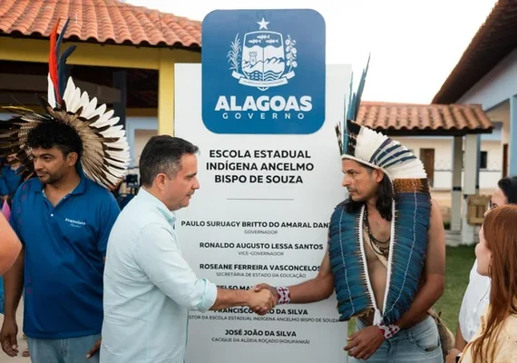 Dantas inaugura escola indígena e moderno complexo esportivo em Inhapi
