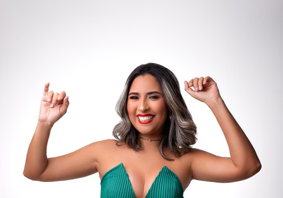 “Love Reverse”: Novo single da cantora Márcia Fernanda é lançado nesta quarta-feira (31)