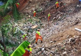 Prefeitura recolhe 40 toneladas de lixo na Grota da Macaxeira, no Jacintinho