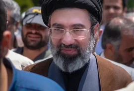 Agência relata que novo líder do Irã sofreu desfiguração no rosto em ataque