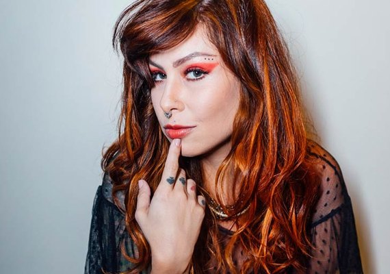 Documentário de Pitty mostra bastidores das turnês pelo Brasil