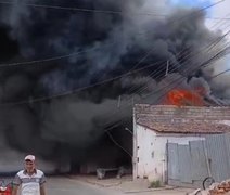 Incêndio atinge estabelecimento comercial e assusta moradores em Arapiraca