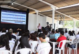 Na Expo Bacia Leiteira, produtores rurais aprimoram conhecimento com programação técnica