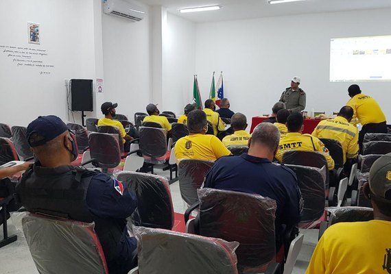 Em Marechal Deodoro, SMTT realiza ações educativas e faz manutenções de vias e sinalizações