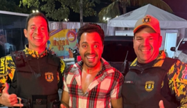 Tirullipa pega carona com agentes do DMTT para chegar ao São João Massayó