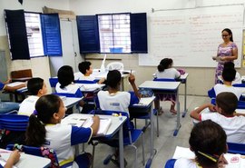 Escolas passam a incluir prevenção à violência contra a mulher nos currículos