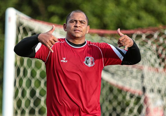 Walter pede para deixar o Santa Cruz menos de três meses após chegar ao clube