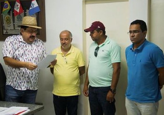 Prefeito Gilberto Gonçalves assina ordem para reforma de UBS em Rio Largo