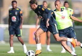 Fagner vai a campo, e Tite testa trio de ataque contra zaga titular