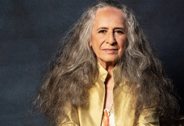 Maria Bethânia chega aos 80 anos como referência da música brasileira