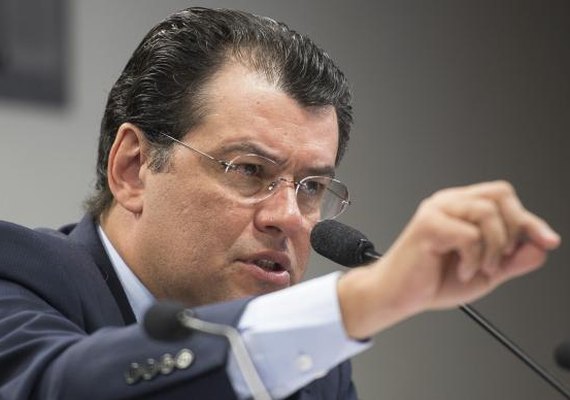 Investimento da Petrobras está contaminado por denúncias de corrupção, diz Braga