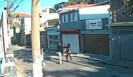 Mulher é agredida após discussão por saco com fezes de cachorro em SP