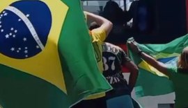 Em Maceió, manifestante bolsonarista chama mulher de 'filhote de urubu' durante ato