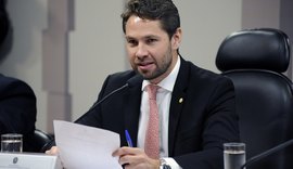 Deputado Pedro Vilela nega desistência nas eleições deste ano