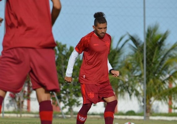 Médico do CRB libera Diego Torres para jogo no domingo