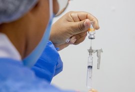 Vacinação para trabalhadores de saúde a partir de 35 anos tem início terça (13)