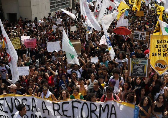 Entidades ligadas à educação aprovam suspensão do novo ensino médio