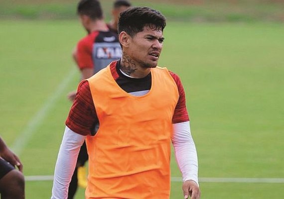 Léo Ceará vira dúvida no CRB para partida contra o América-MG