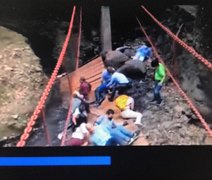VÍDEO: Ponte cai e deixa vários feridos em cerimônia no México