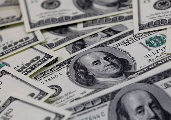 Dólar tem primeira alta após três quedas e fecha a R$ 4,68