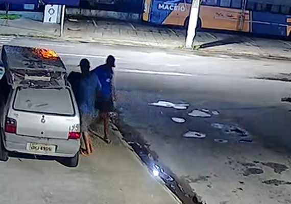 Dupla invade loja no Poço e furta carro, eletrônicos e colchão