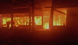 Incêndio atinge barracas do Mercado da Produção, em Maceió