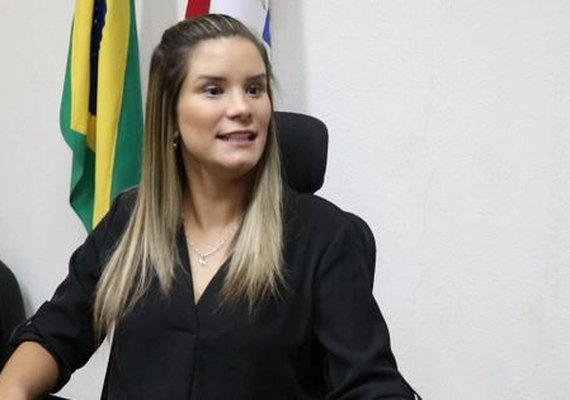 Ex-secretária, Ceci Rocha, lidera disputa pela prefeitura de Atalaia, diz pesquisa